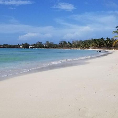 Pic-Nic Beach Corn Island Hotell Exteriör bild