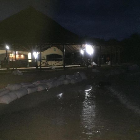 Pic-Nic Beach Corn Island Hotell Exteriör bild