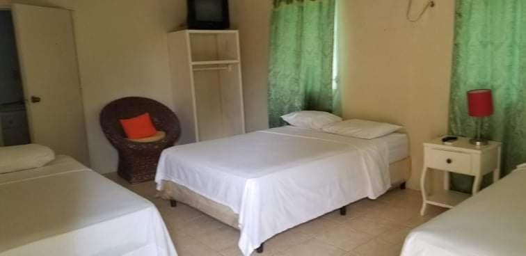 Pic-Nic Beach Corn Island Hotell Exteriör bild