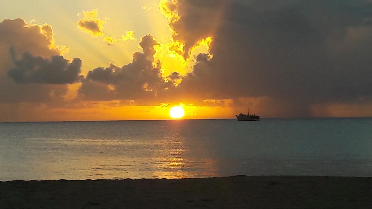 Pic-Nic Beach Corn Island Hotell Exteriör bild